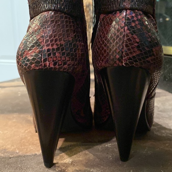 Jeffrey Campbell Elegant Snakeskin Ankle Boots - Red 8.5 EUC - Picture 4 of 9